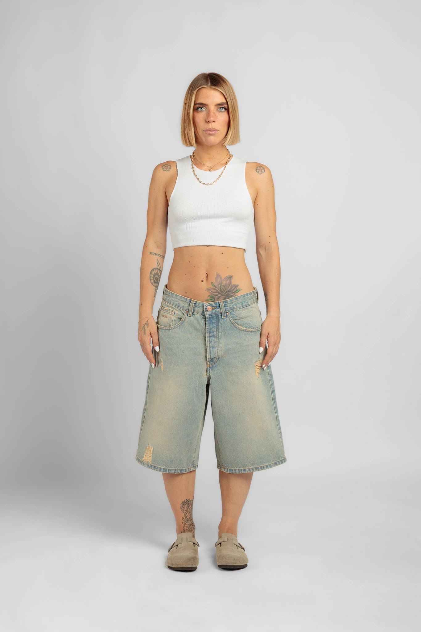 Distressed Denim Blu Shorts