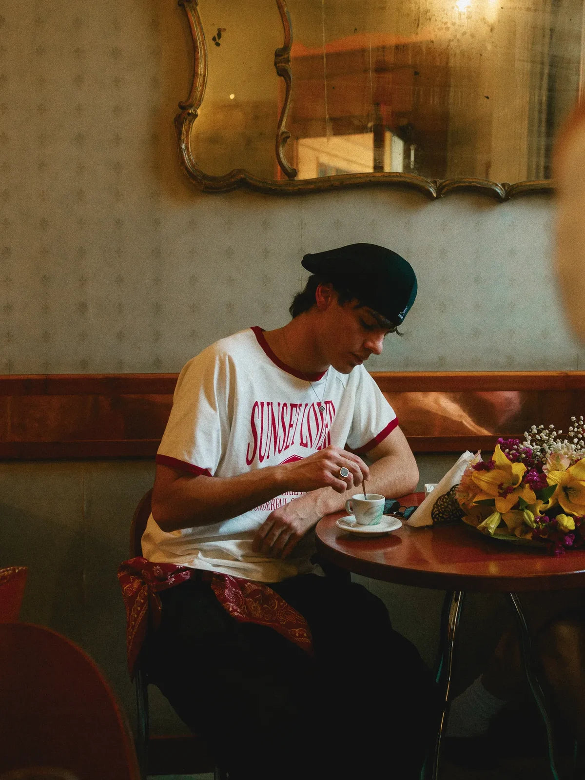 Flower Therapy, al tavolino del bar