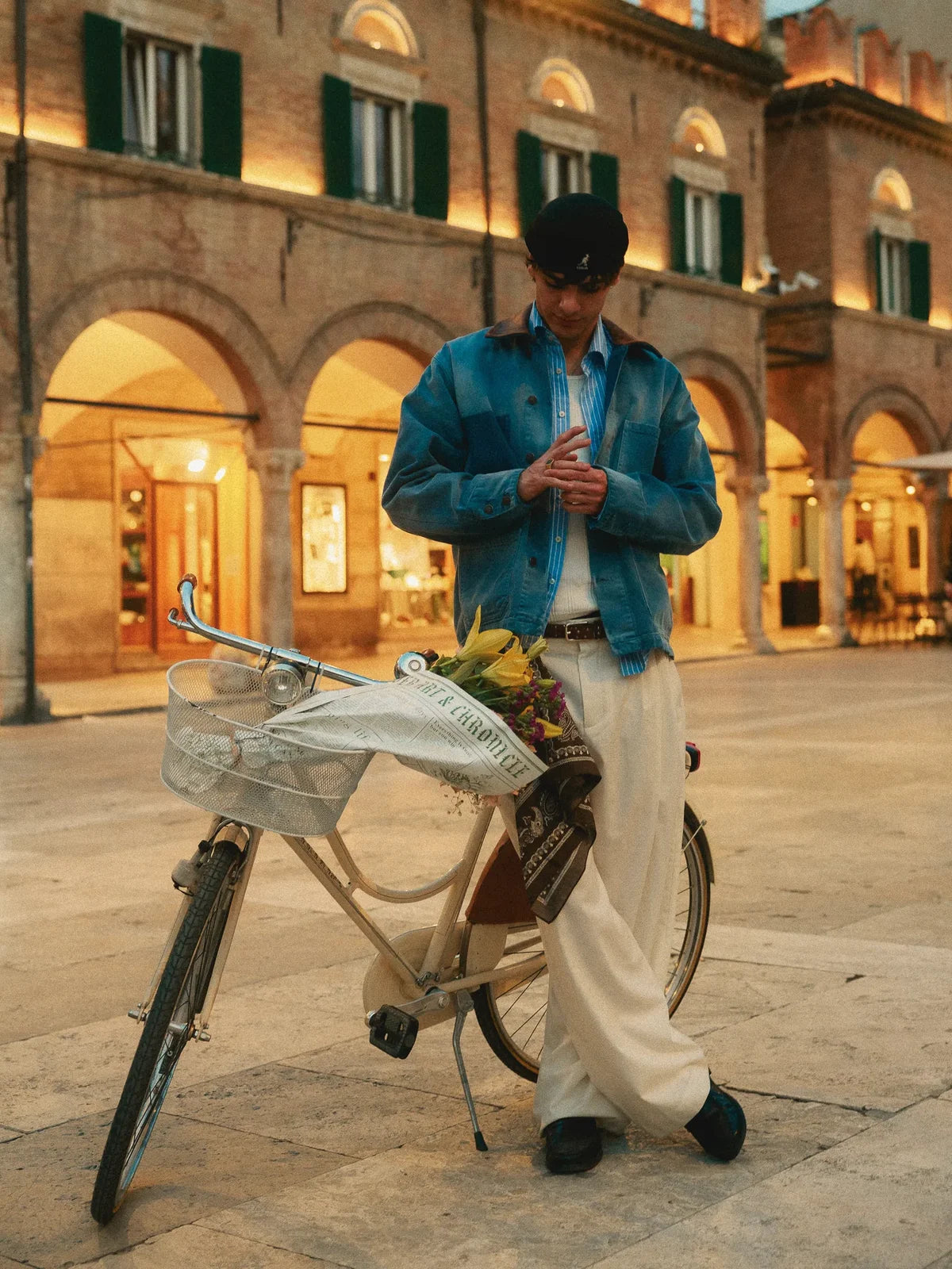 Flower Therapy, con la bicicletta la sera