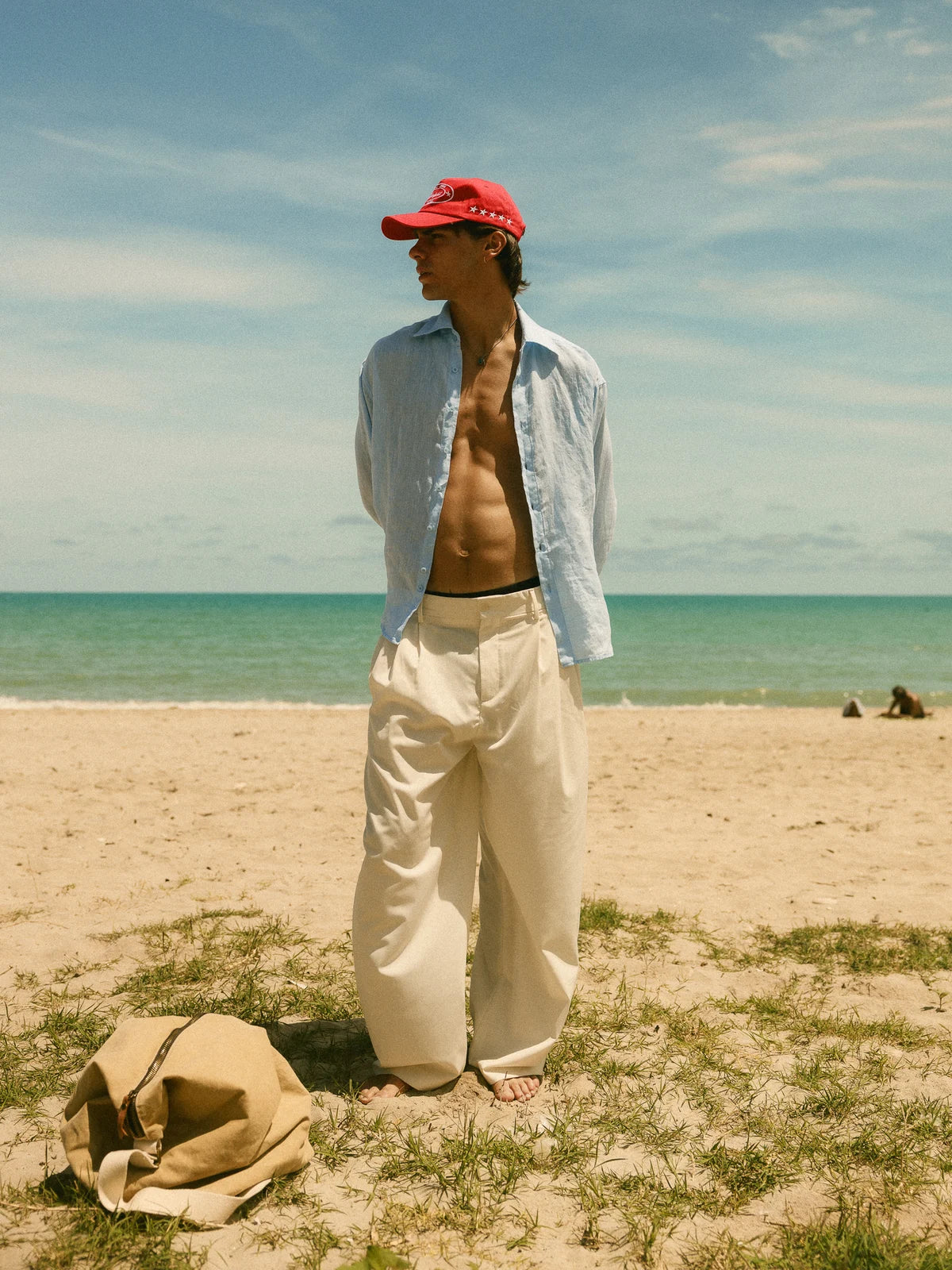 Sapore di Sale, camicia aperta sul mare