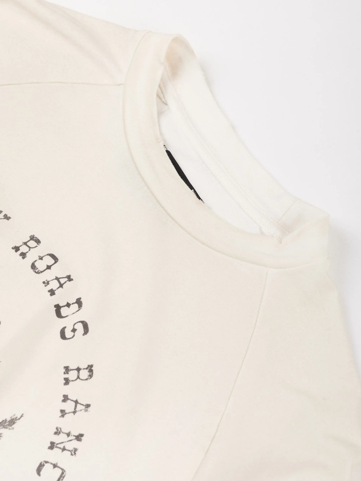 Country Roads Longsleeve Anima Studios, dettaglio del collo a costina