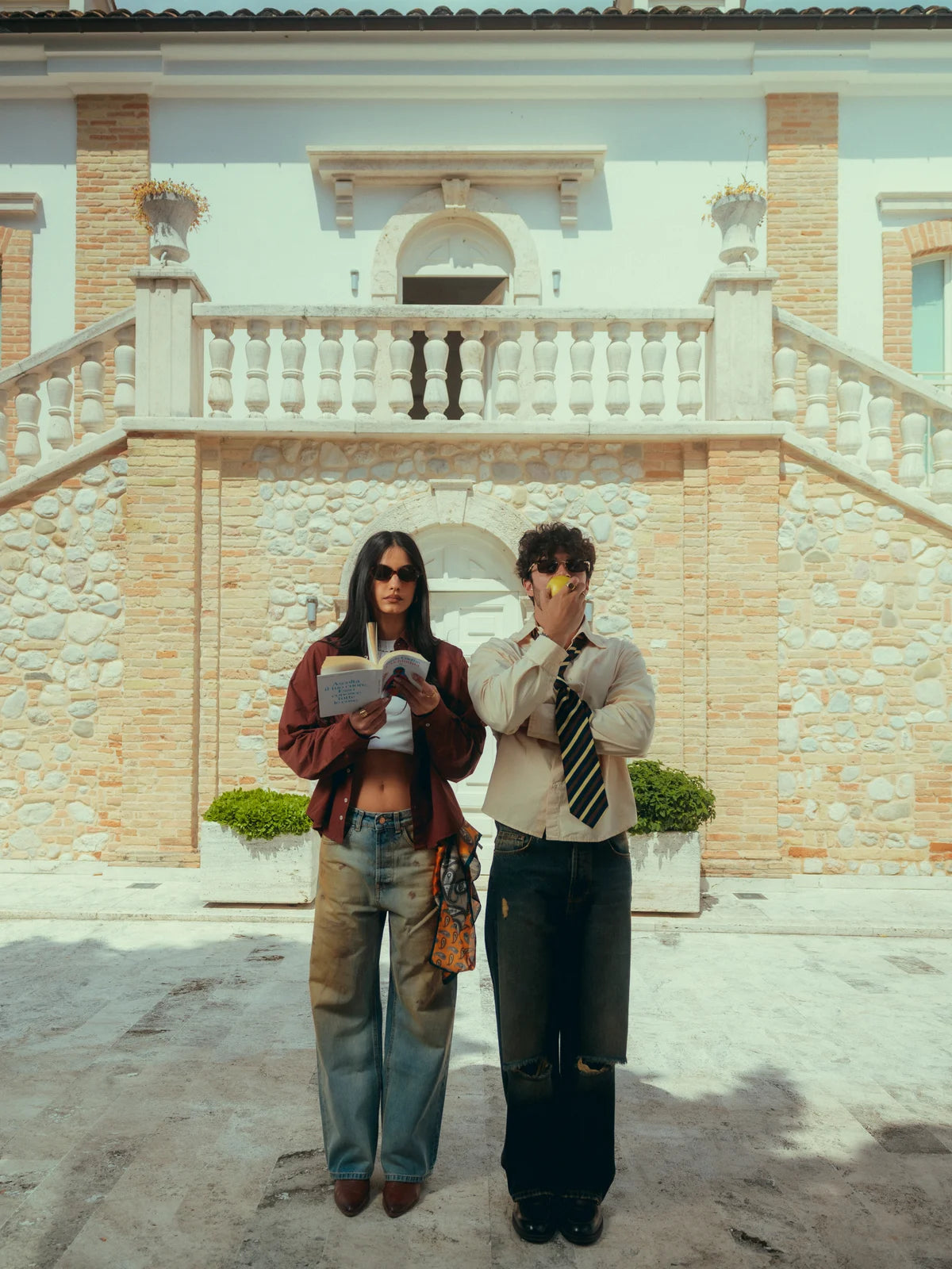 The Art of Dreams, davanti alla villa