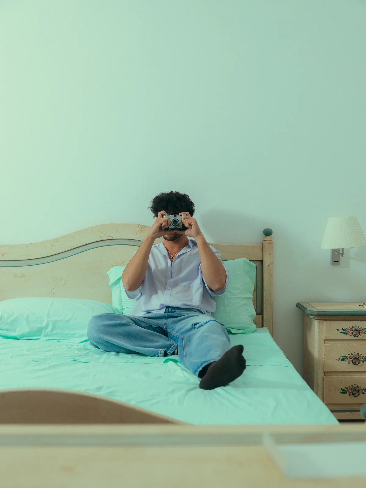 The Art of Dreams, sul letto con la macchina fotografica
