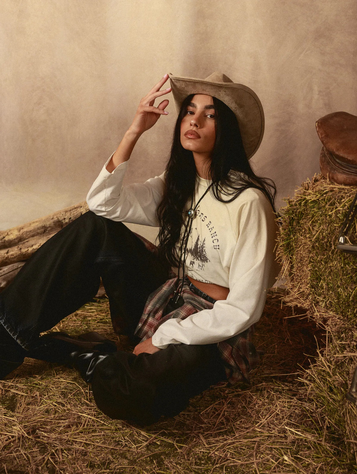 Country Roads Longsleeve Anima Studios indossata, vista frontale